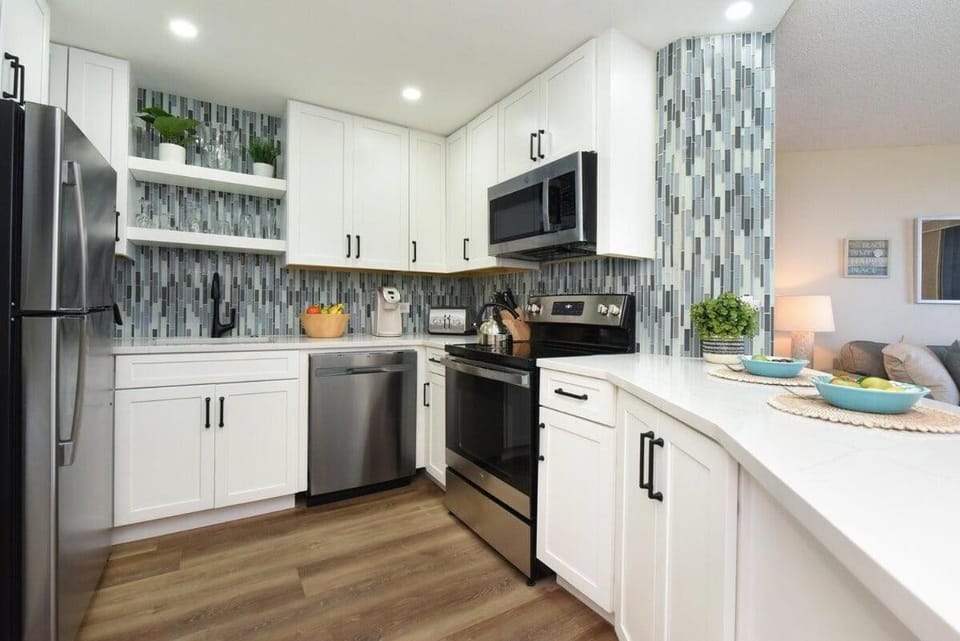 Kaanapali Shores 404 · KS 404 Remodeled OceanFront 2BedroomCondo House in Kaanapali