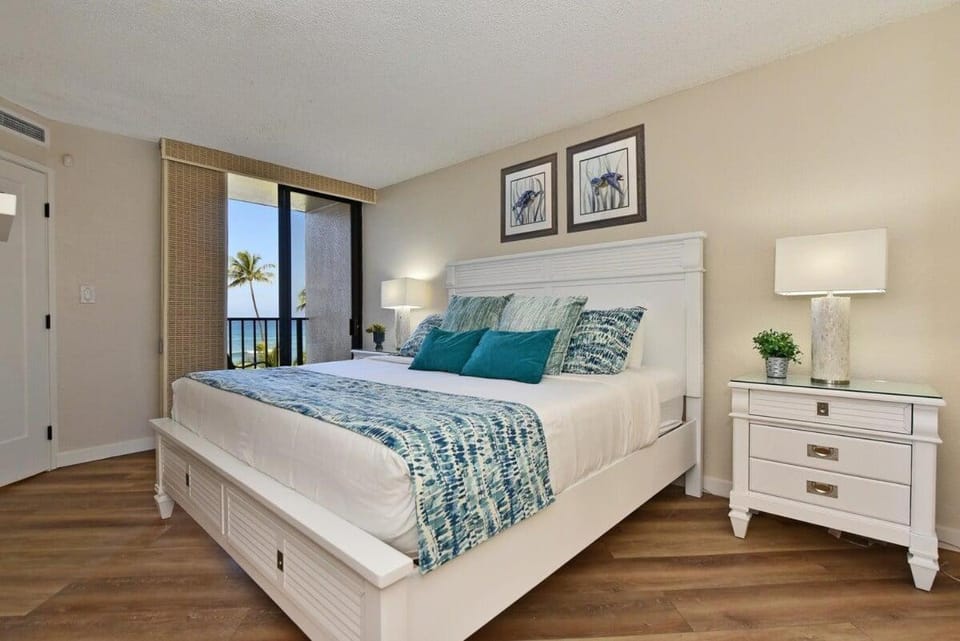 Kaanapali Shores 404 · KS 404 Remodeled OceanFront 2BedroomCondo House in Kaanapali