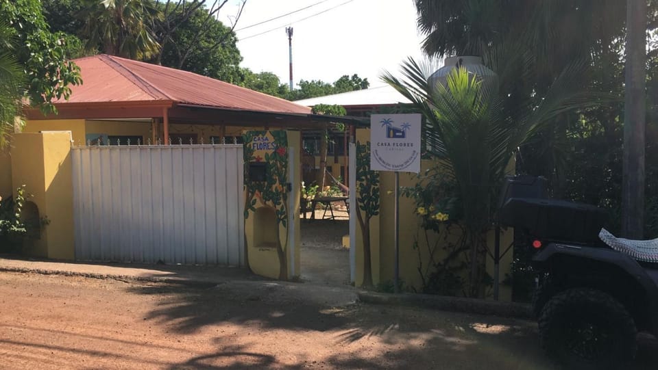Casa Flores Carrillo - Monkey Cabena House in Puerto Carrillo
