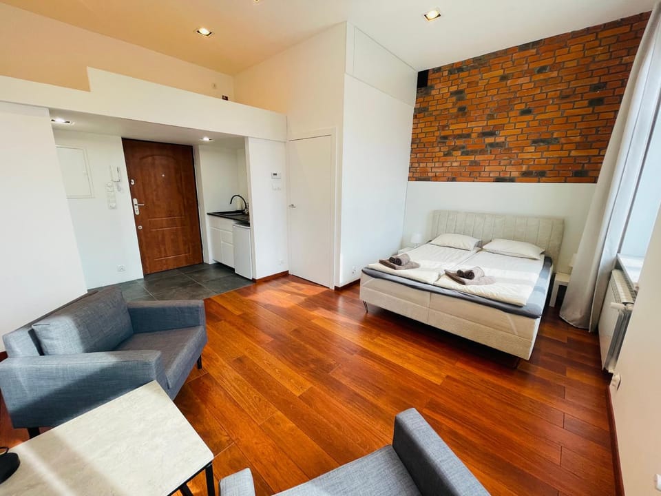 Bed, Photo of the whole room, Seating area, Bedroom