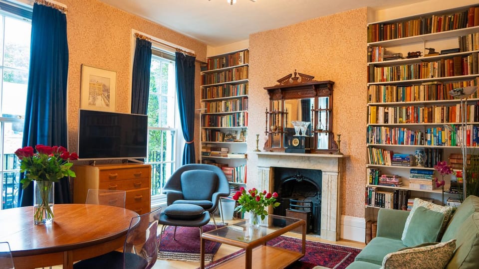 Library, Living room, Diving