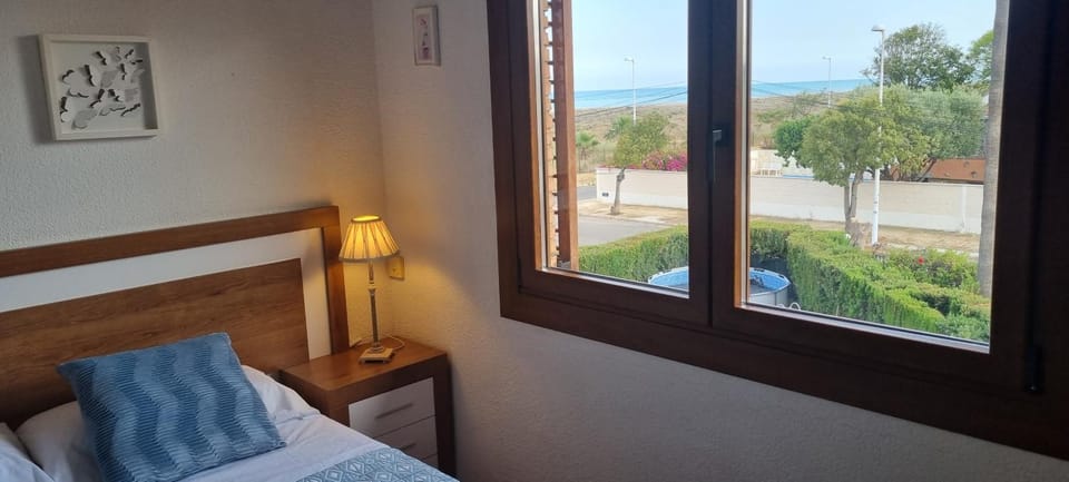 Photo of the whole room, Sea view