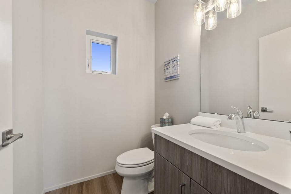 Brand New Fully Updated Condo 912 in Anacortes House in Anacortes