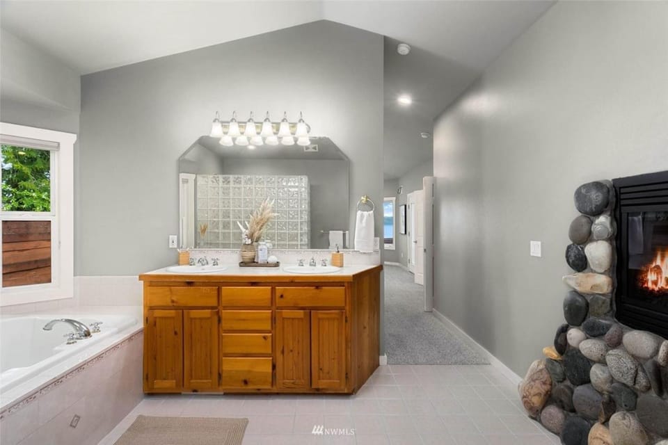 New Lighthouse Port Susan View House Camano House in Camano Island