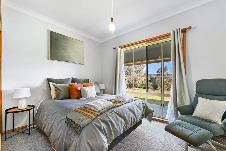 Highfields - Rural Entertainer with Valley Views House in Bathurst