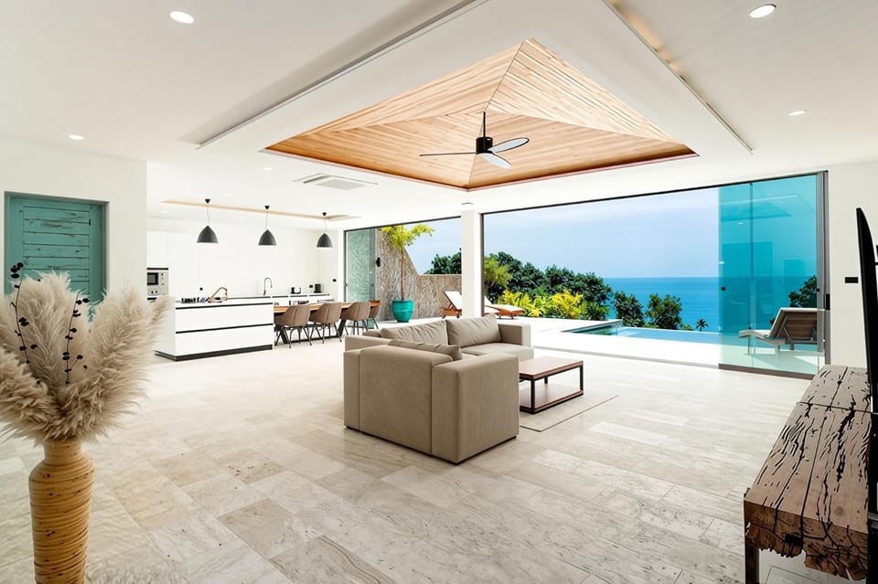 Communal lounge/ TV room, Living room, Sea view