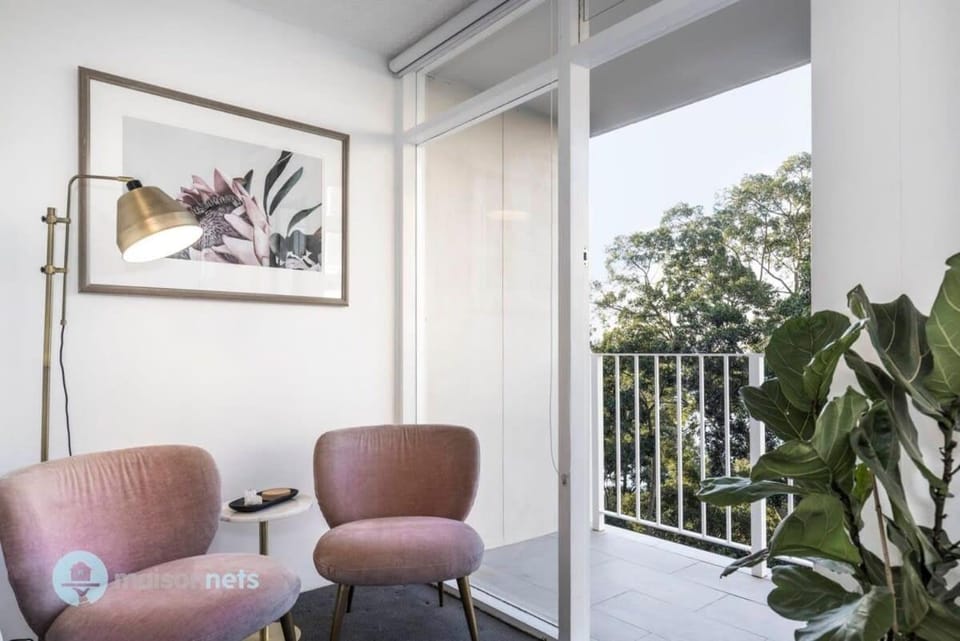 View (from property/room), Balcony/Terrace, Living room