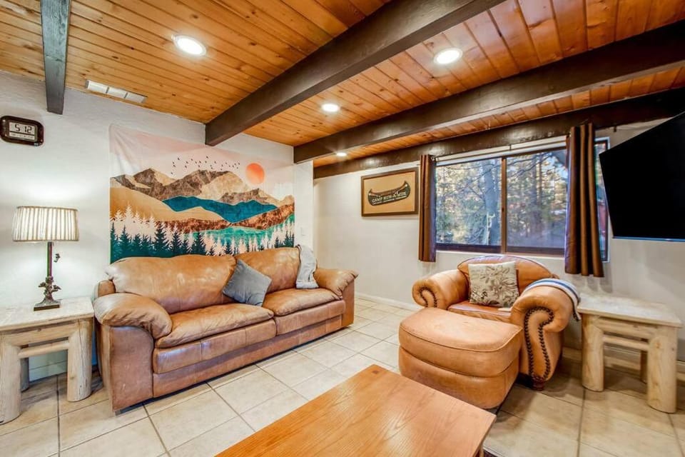 Communal lounge/ TV room, TV and multimedia, Living room, Seating area