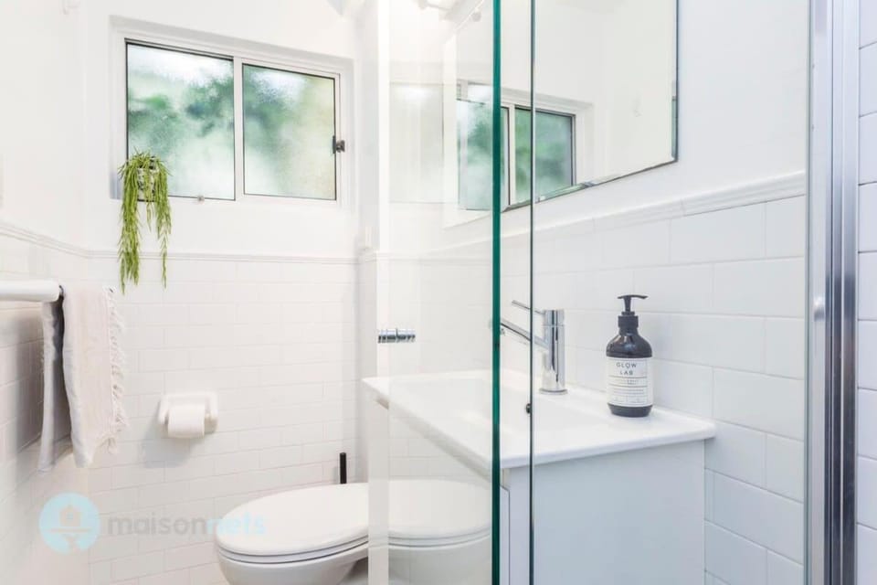 Toilet, Bathroom, towels