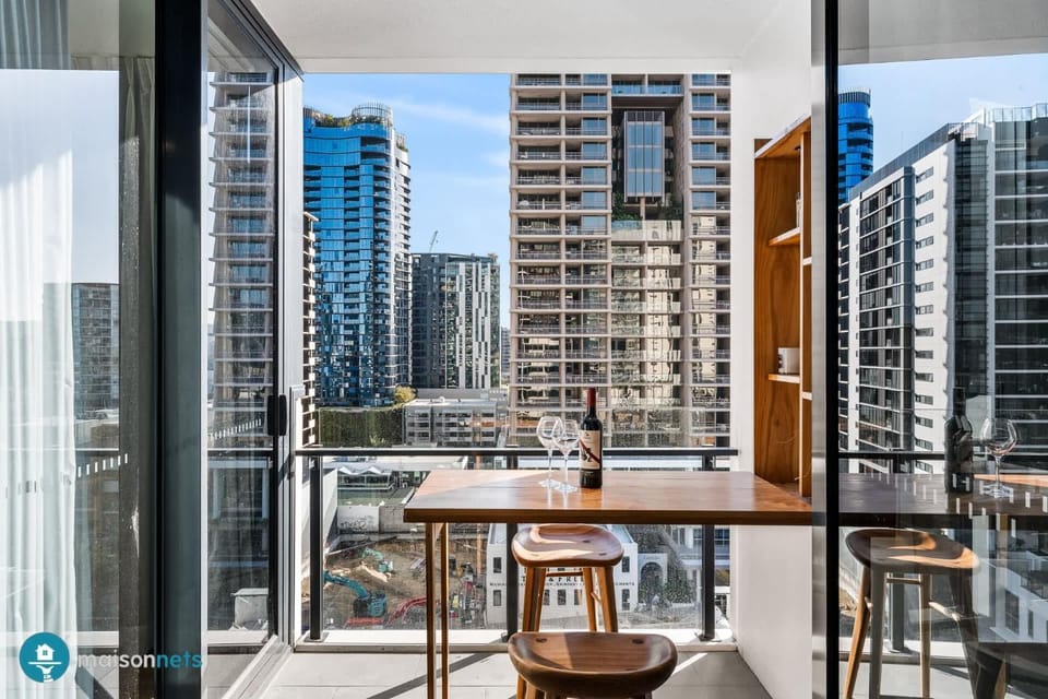 South Brisbane Unit with Parking and Pool Apartment in Brisbane City