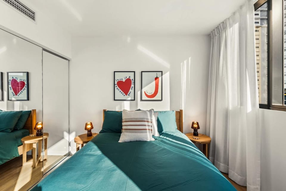 South Brisbane Unit with Parking and Pool Apartment in Brisbane City