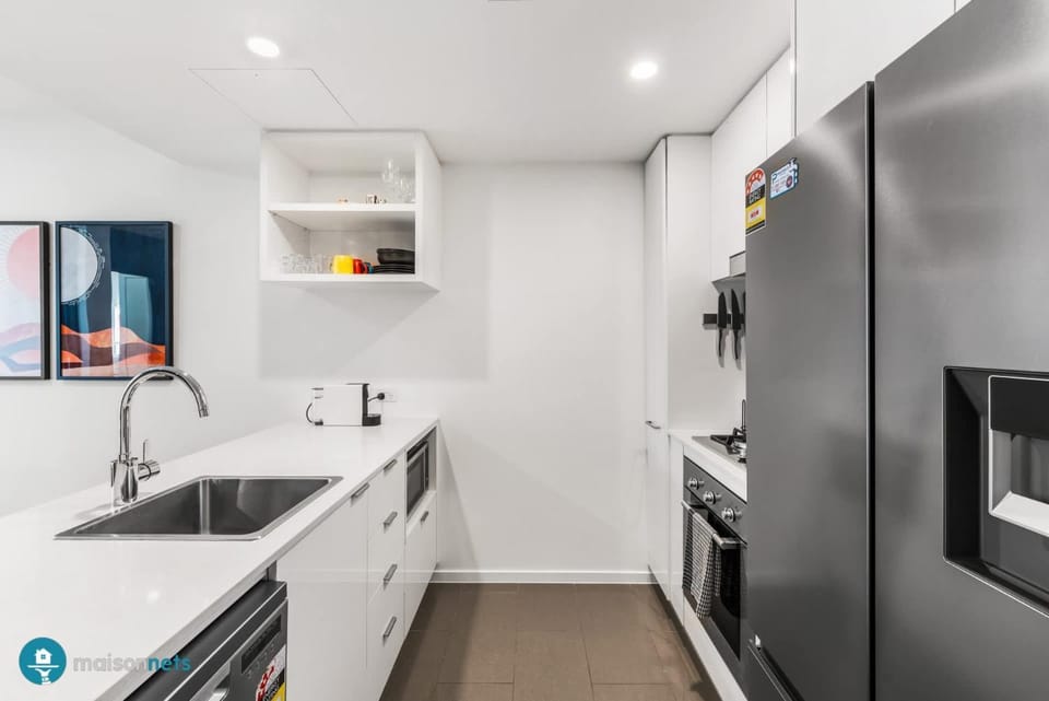 South Brisbane Unit with Parking and Pool Apartment in Brisbane City