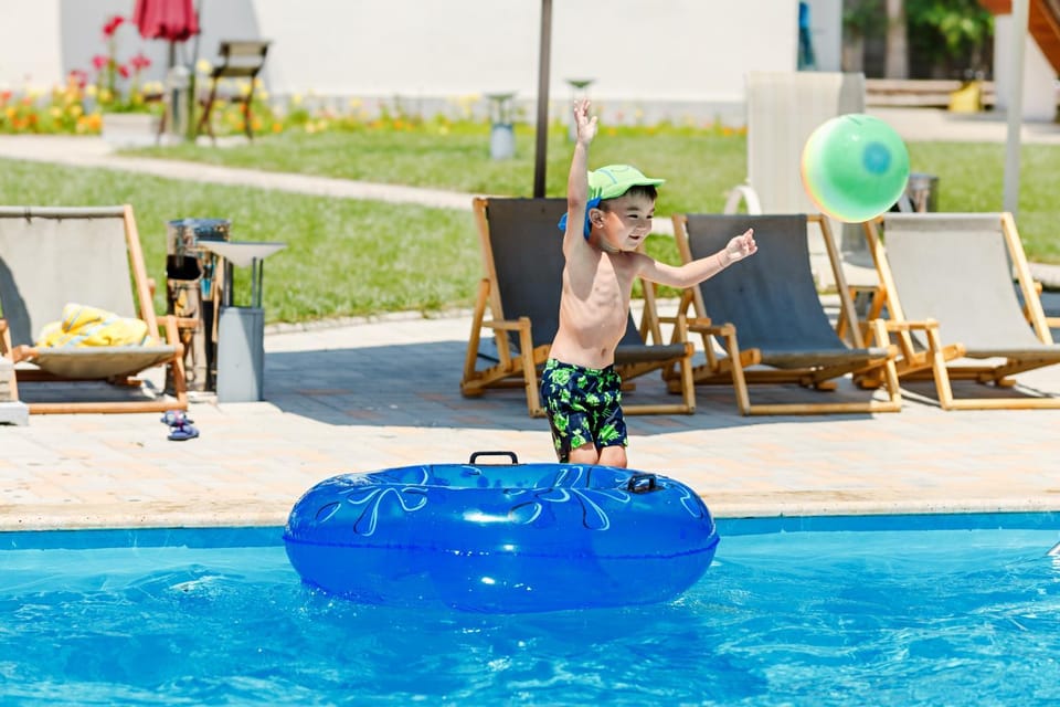 Swimming pool, Swimming pool