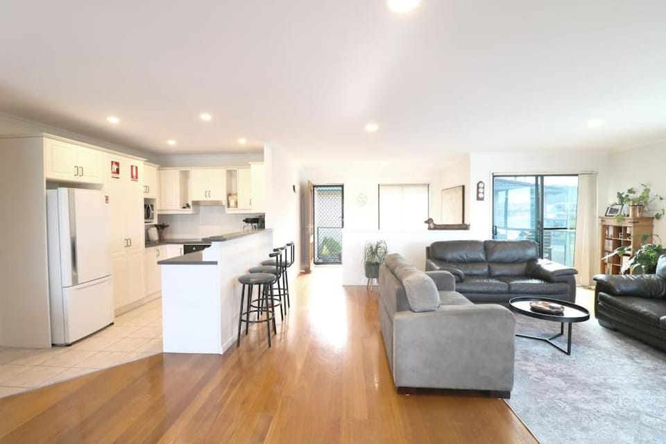 Kitchen or kitchenette, Living room, Seating area