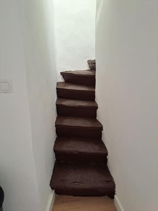 BudgetBnb petit duplex centre médiéval Apartment in Hyères