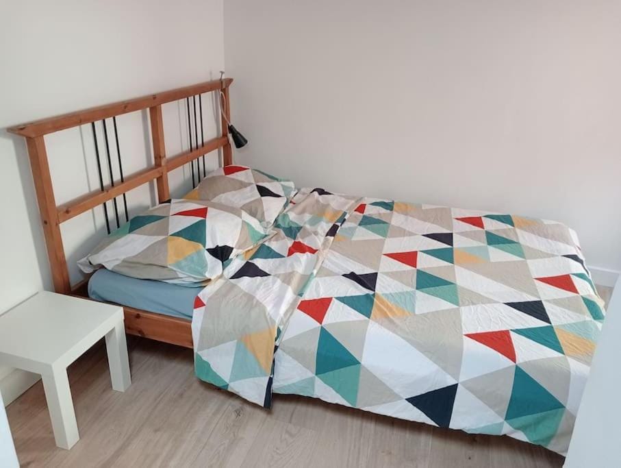 BudgetBnb petit duplex centre médiéval Apartment in Hyères