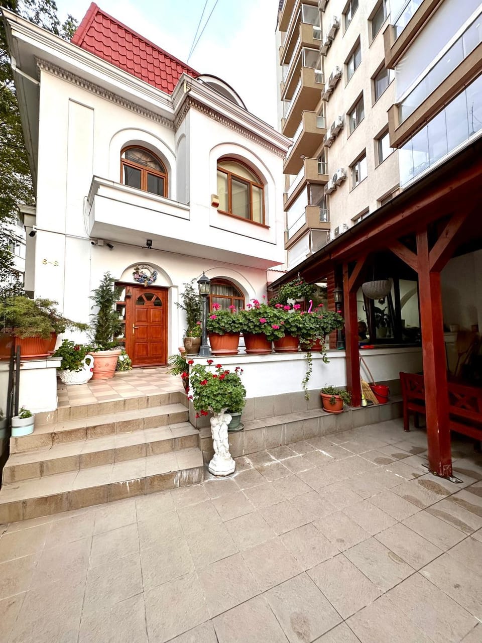 Facade/entrance