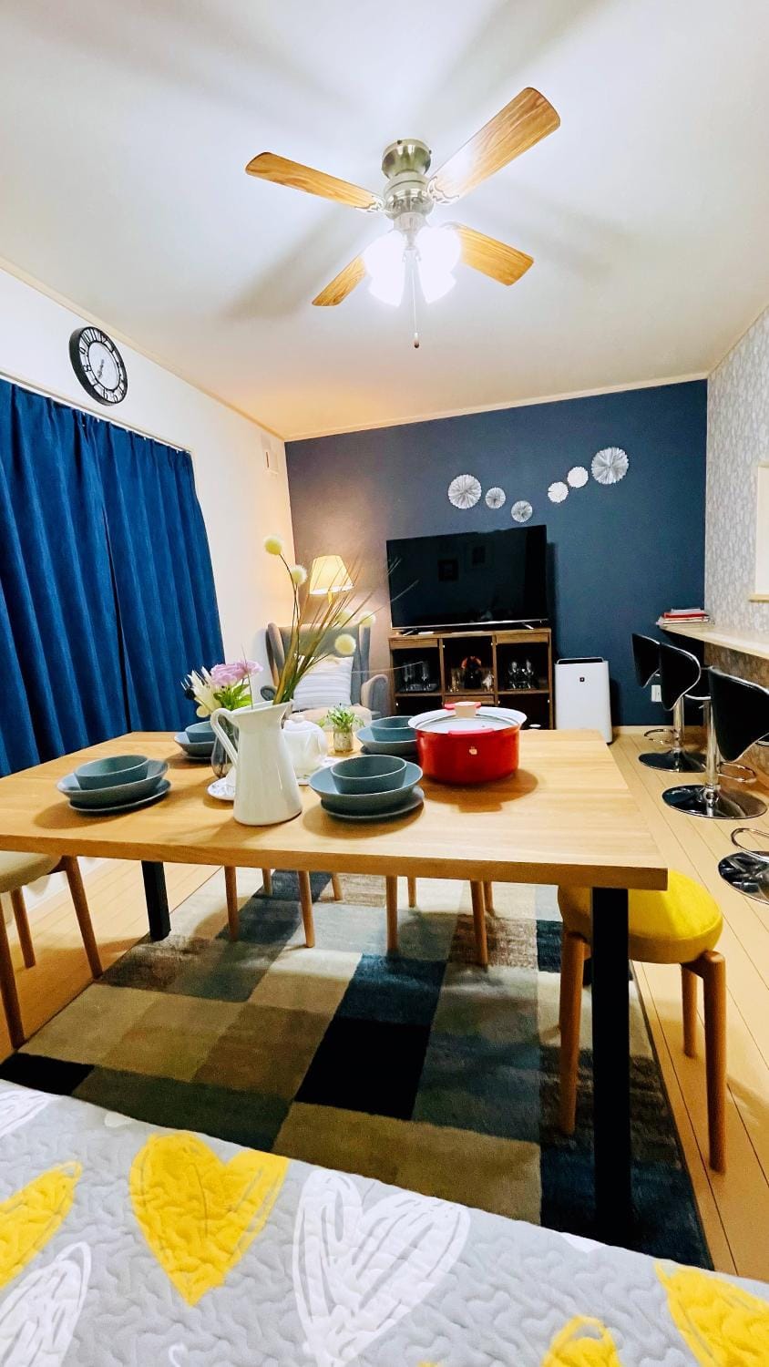 Living room, Seating area, Dining area