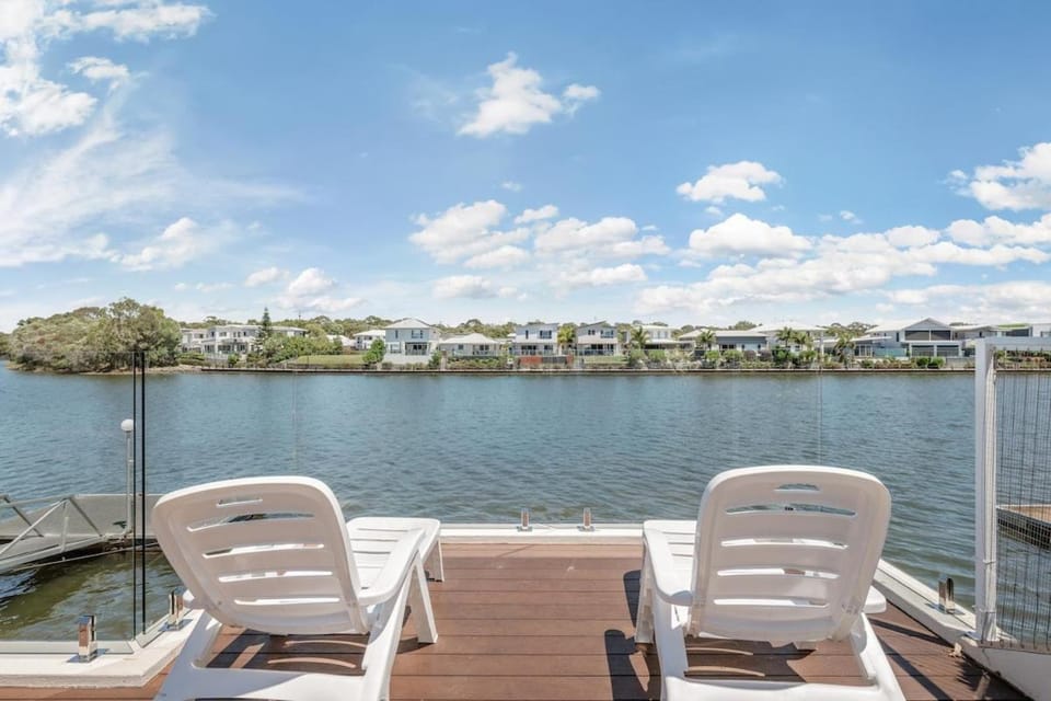 Patio, Lake view