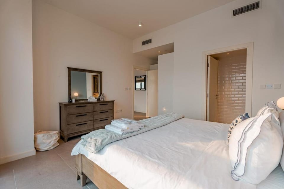 Enjoy Scenic 1BR with BeachAccess Parking at Pixel504 Apartment in Abu Dhabi