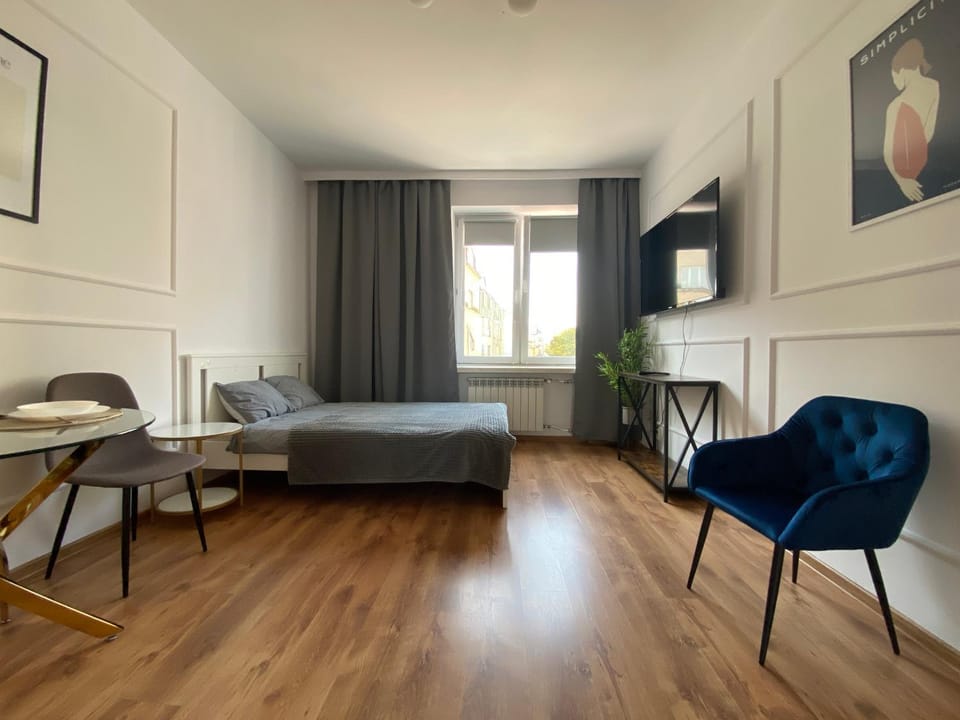 TV and multimedia, Living room, Seating area, Dining area, Bedroom