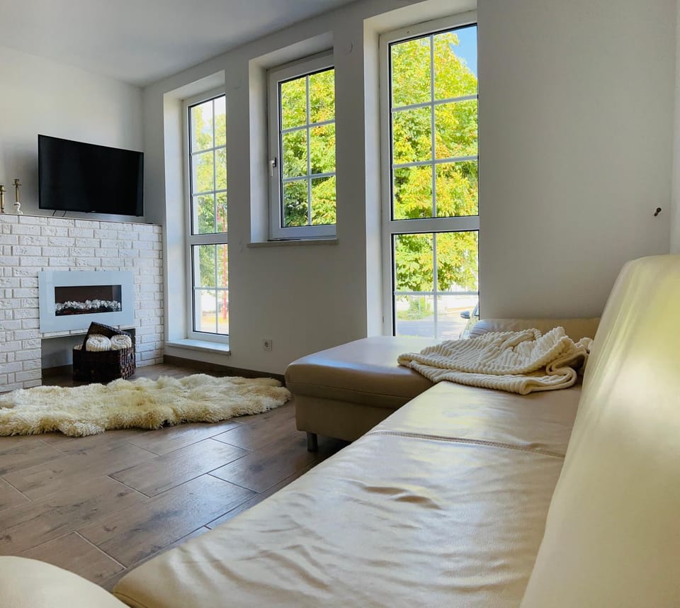 Communal lounge/ TV room, TV and multimedia, Living room, Seating area