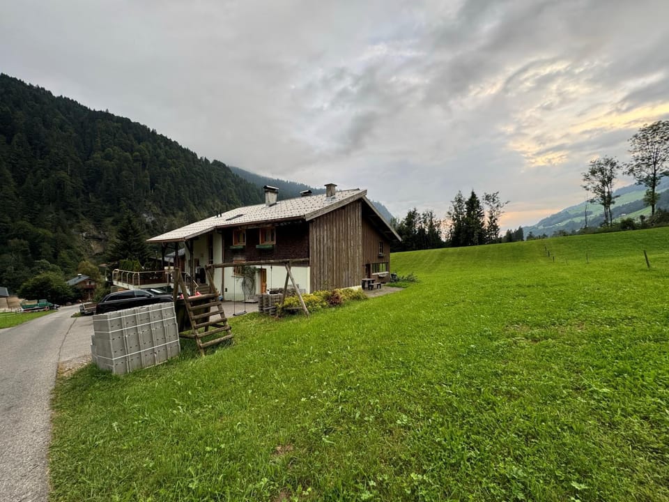 Property building, Day, Natural landscape, Garden, Garden view, Mountain view