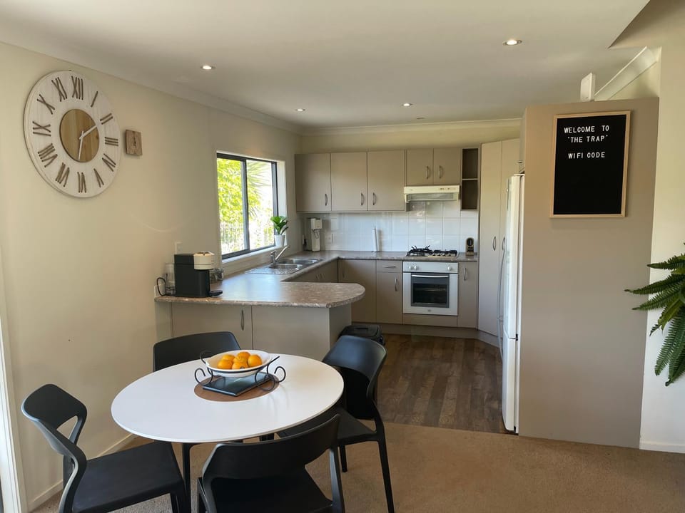 Kitchen or kitchenette, Dining area, dishwasher, oven, stove