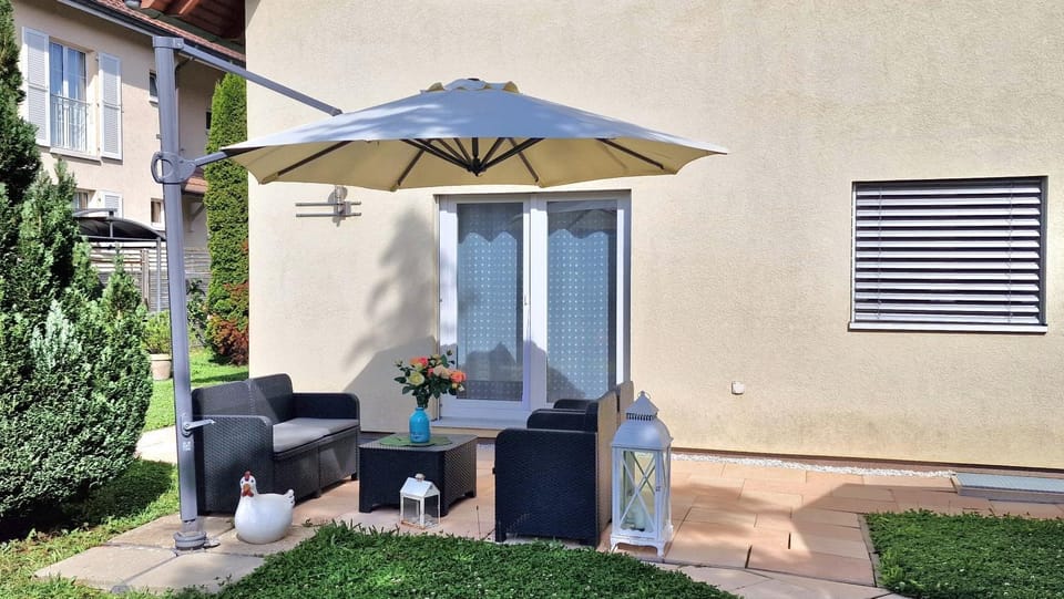 BnB "Les Coquelicots" Bed and Breakfast in Canton of Geneva