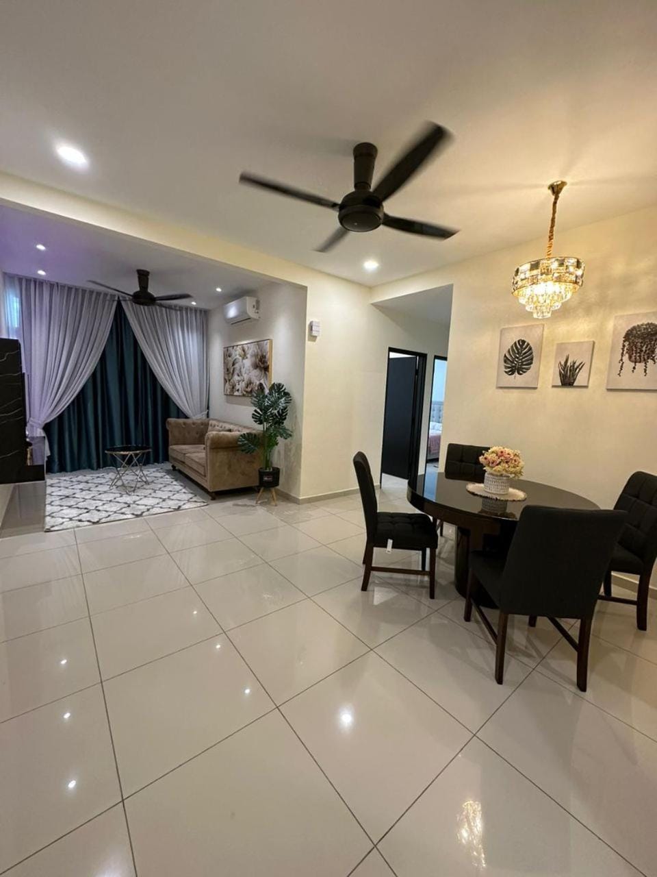 TV and multimedia, fireplace, air conditioner, air conditioner
