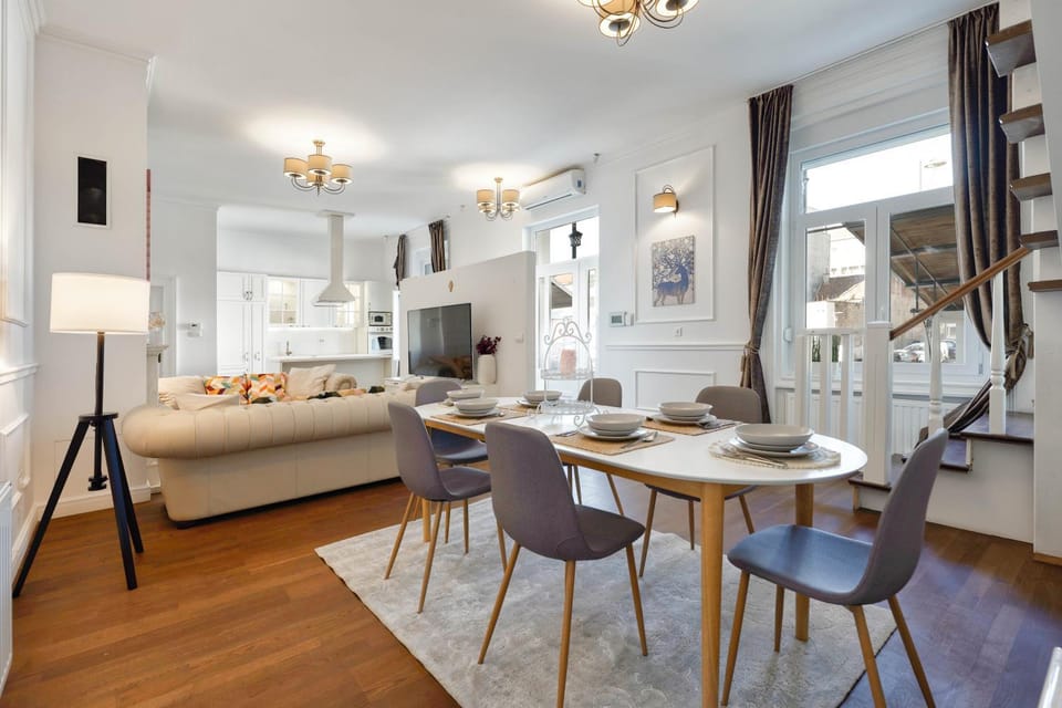 Kitchen or kitchenette, Living room, Dining area
