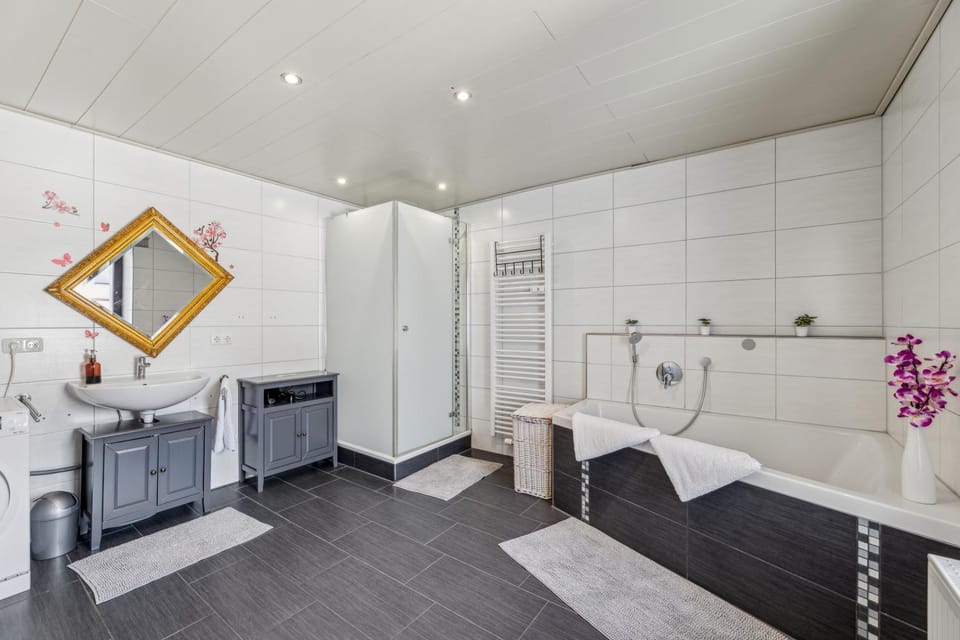 Shower, Toilet, Bathroom, Bath, hair dryier, heating, washing machine, dryer