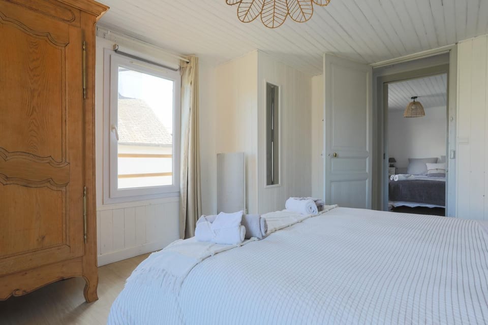 Living room, Bedroom