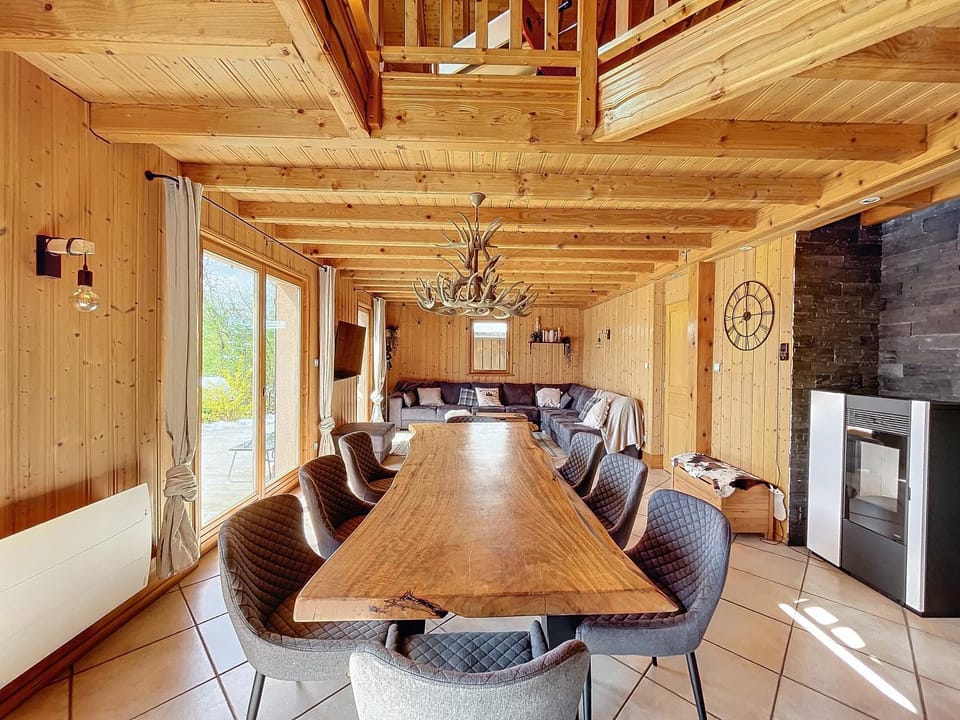 Living room, Seating area, Dining area, fireplace
