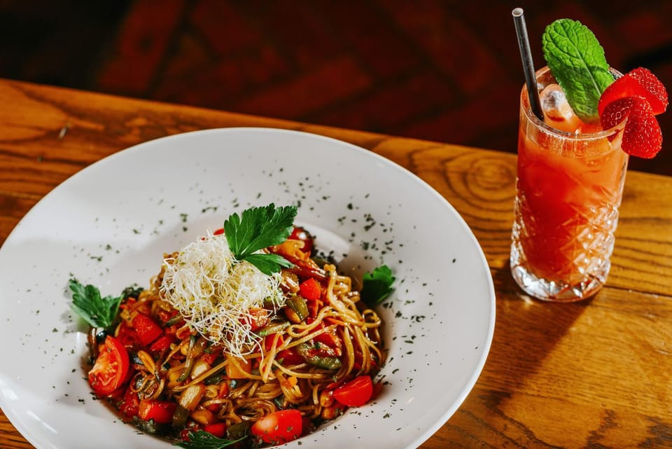 Restaurant/places to eat, Food and drinks, Lunch, Dinner, Drinks