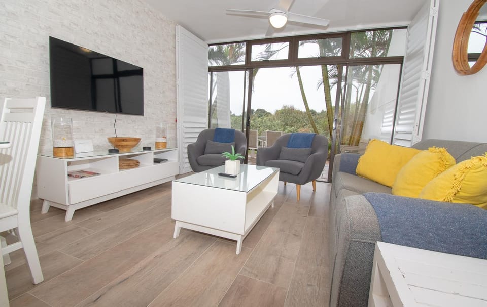 Communal lounge/ TV room, TV and multimedia, Living room, Seating area, Dining area, Evening entertainment, fireplace
