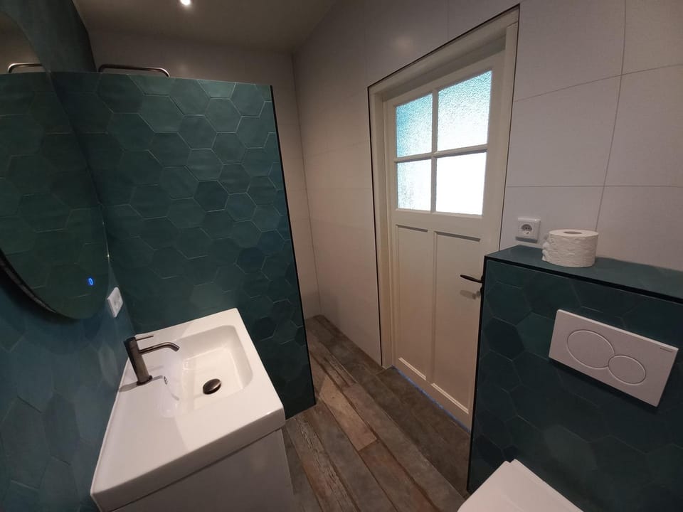 Bathroom, towels
