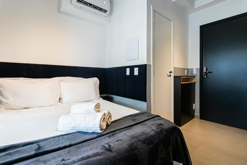 Bed, Photo of the whole room, Bedroom, air conditioner