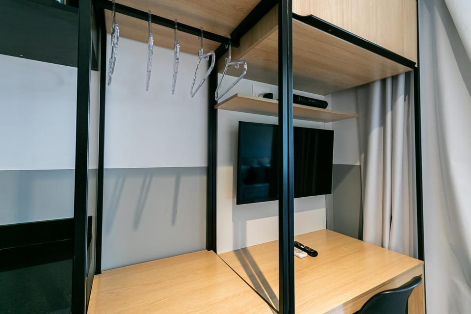 Bed, TV and multimedia, Bedroom, hair dresser