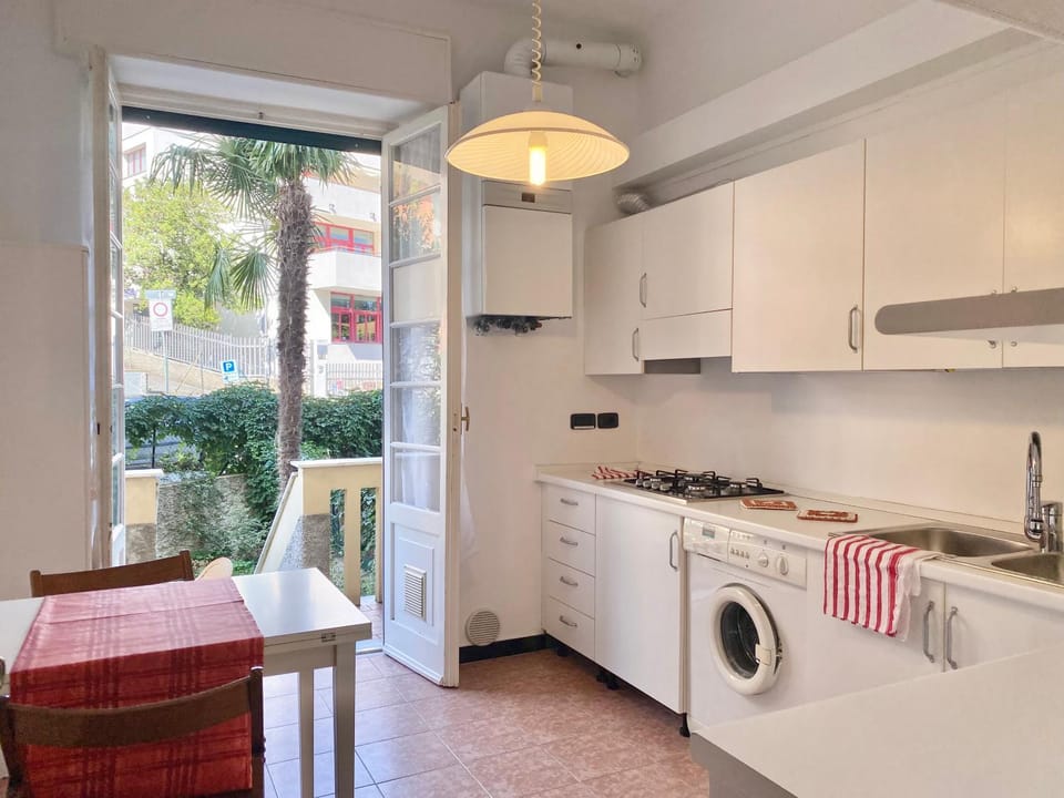 Kitchen or kitchenette, Dining area, stove, washing machine