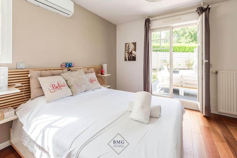 Villa Fairway piscine Disneyland Bmyguest Villa in Magny-le-Hongre