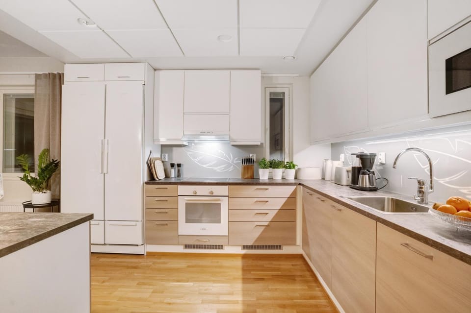 Coffee/tea facilities, Kitchen or kitchenette, dishwasher, oven, stove, toaster