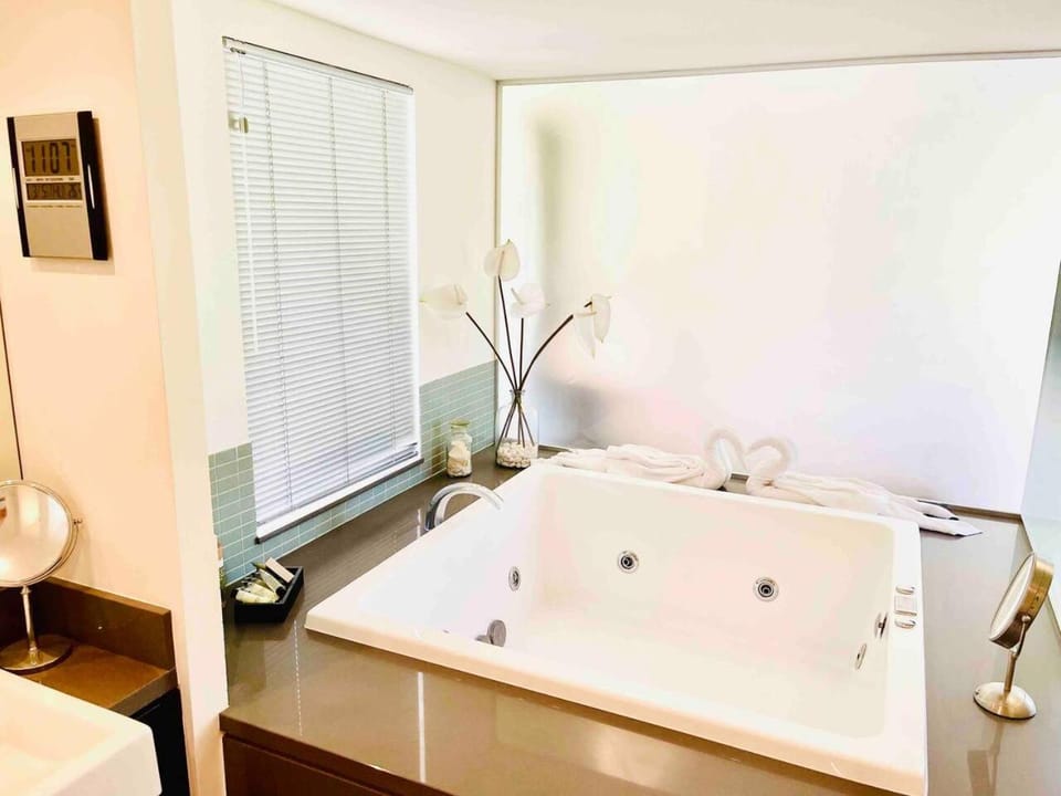 Hot Tub, Bathroom, Bath