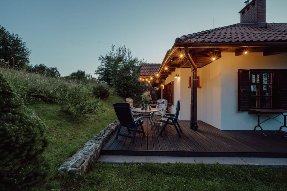 Property building, Garden, Dining area, Garden view