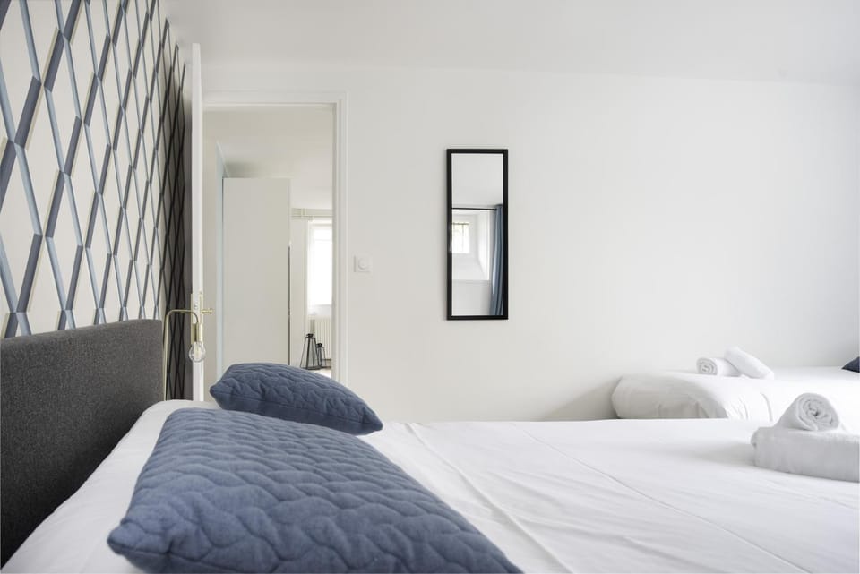 Bed, Photo of the whole room, Bedroom
