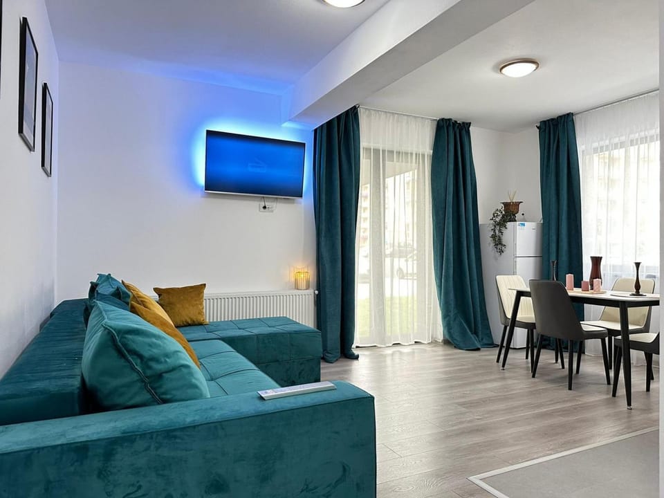 Bed, TV and multimedia, Living room, Photo of the whole room, Seating area, Dining area