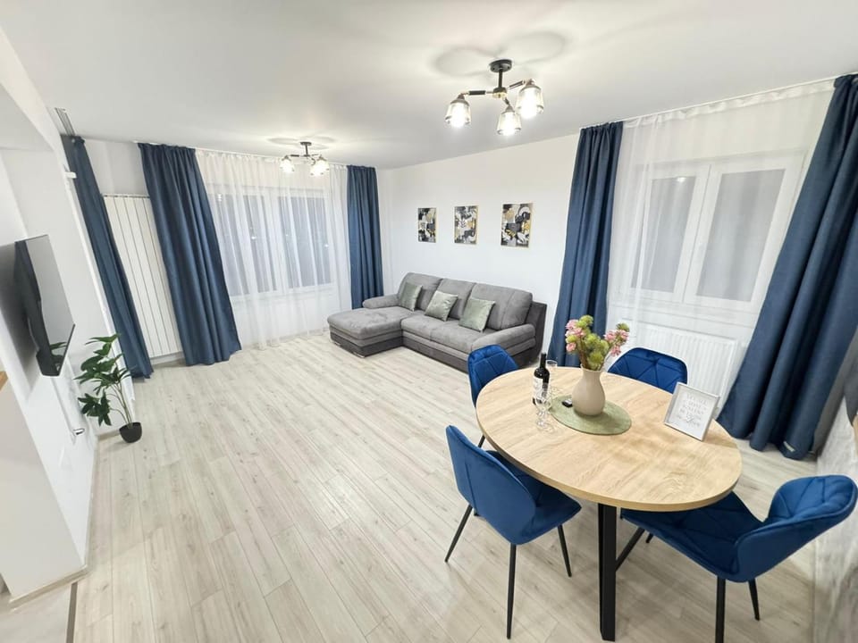 Bed, Living room, Photo of the whole room, Seating area, Dining area, Bedroom