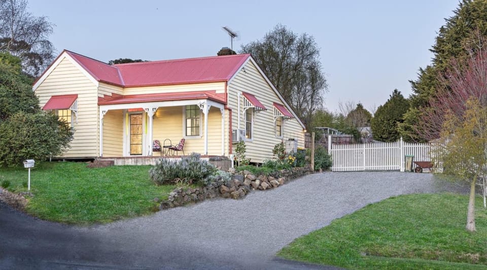 Perriman Cottage House in Daylesford