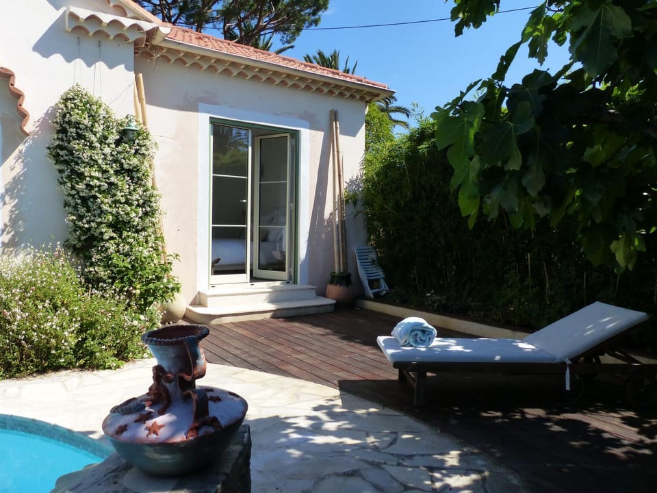 Swimming pool, Breakfast