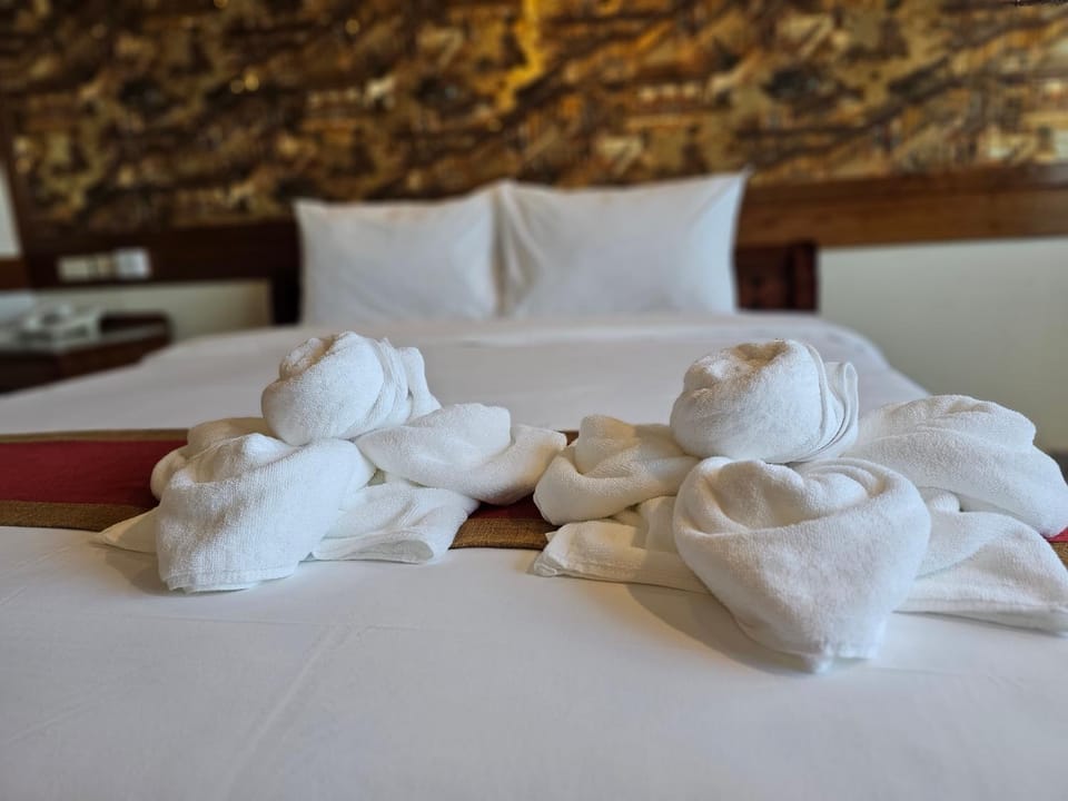 Bed, towels